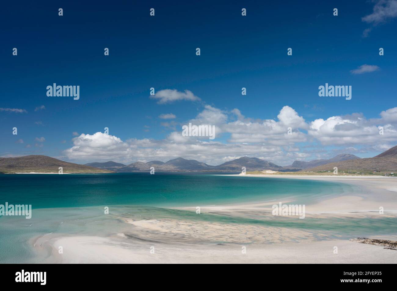 Les plages de Seilebost et de LUSKENTIRE sont ensoleillées et lumineuses, avec beaucoup d'espace de copie au sommet. Île de Harris, Écosse. Prise du point de vue élevé. Sable blanc Banque D'Images