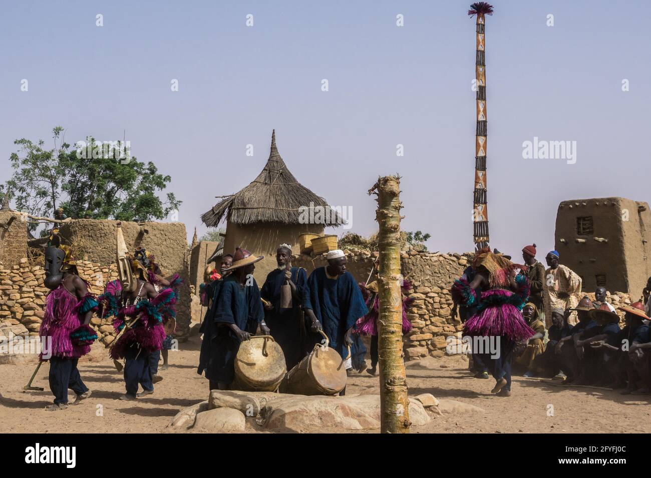 Masque traditionnel de dogon en bois, Mali, Afrique de l'Ouest Banque D'Images