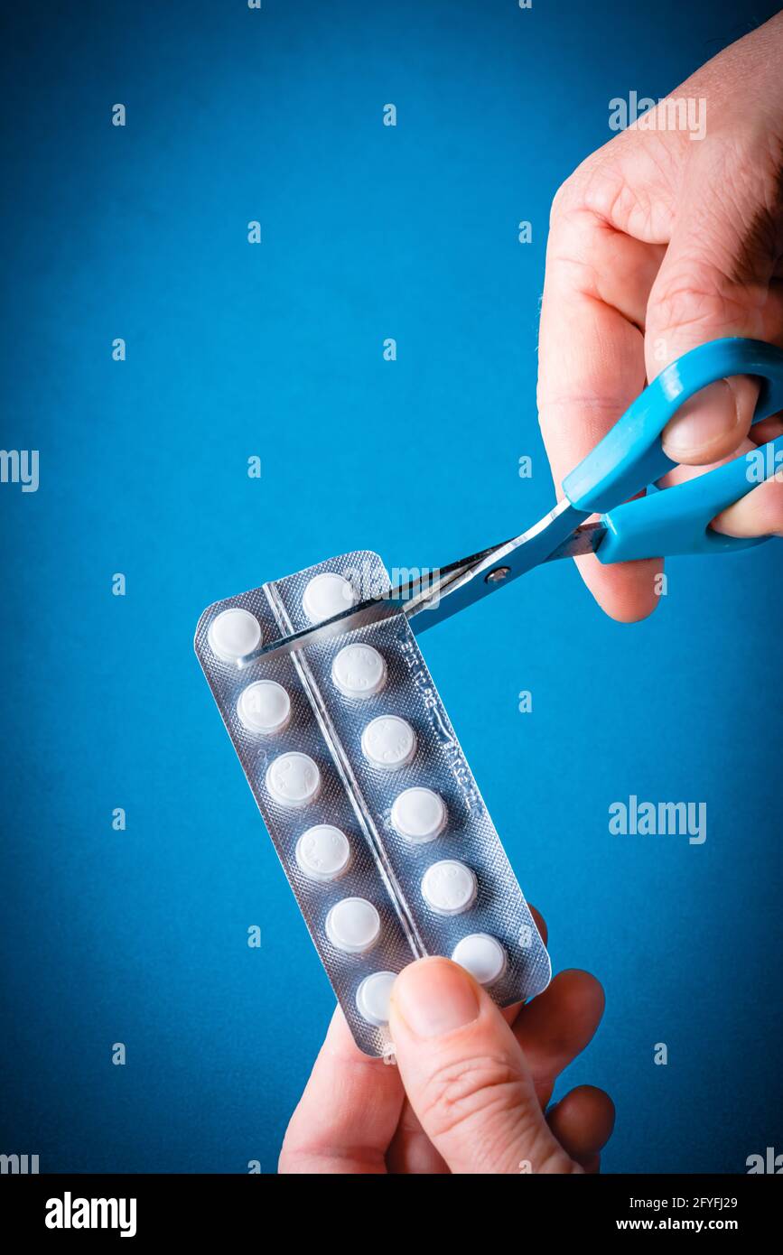 Illustration montrant la réduction de la durée des traitements aux antibiotiques ou la vente de médicaments uniques. Banque D'Images