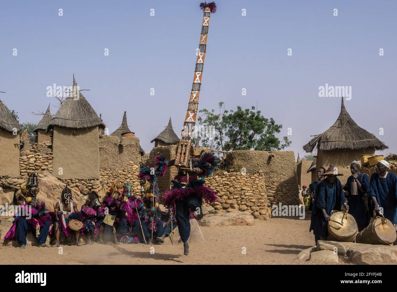 Masque traditionnel de dogon en bois, Mali, Afrique de l'Ouest Banque D'Images