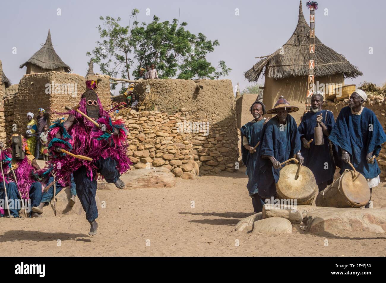 Masque traditionnel de dogon en bois, Mali, Afrique de l'Ouest Banque D'Images