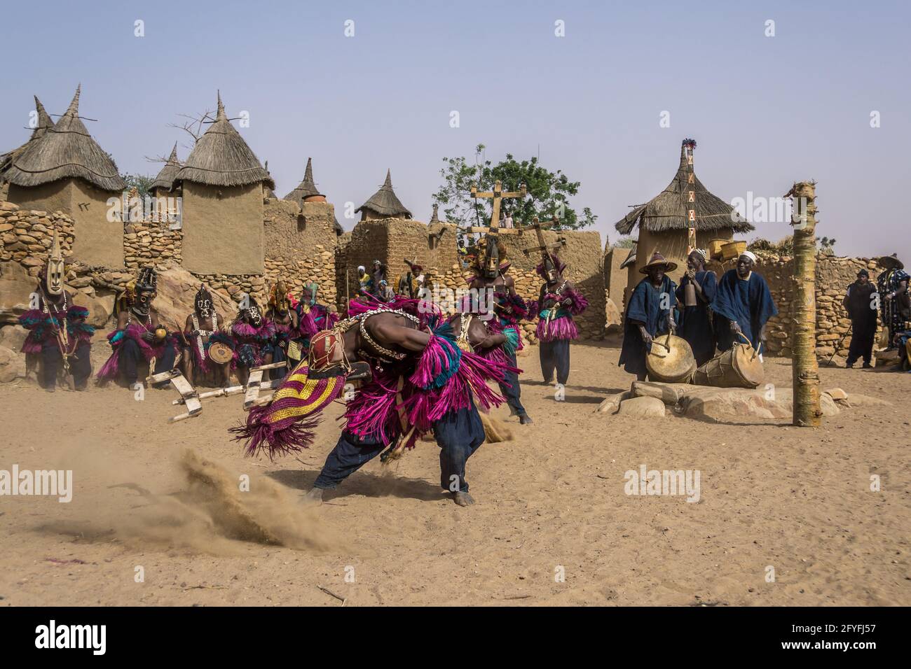Masque traditionnel de dogon en bois, Mali, Afrique de l'Ouest Banque D'Images