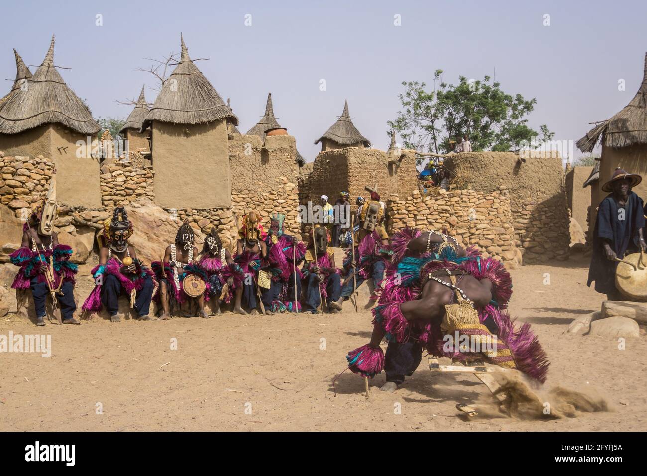 Masque traditionnel de dogon en bois, Mali, Afrique de l'Ouest Banque D'Images