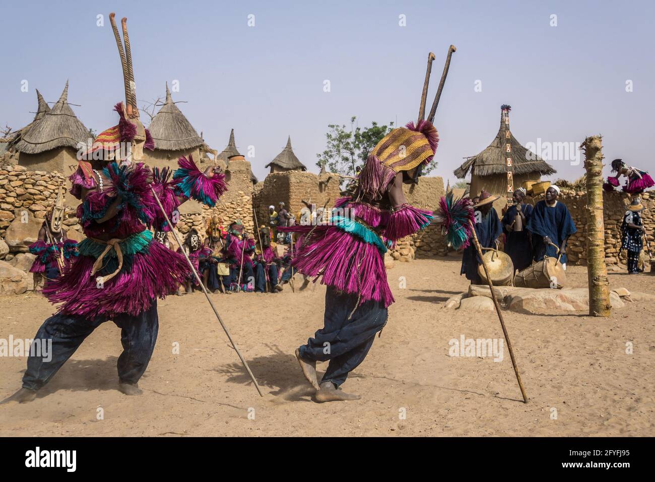 Masque traditionnel de dogon en bois, Mali, Afrique de l'Ouest Banque D'Images