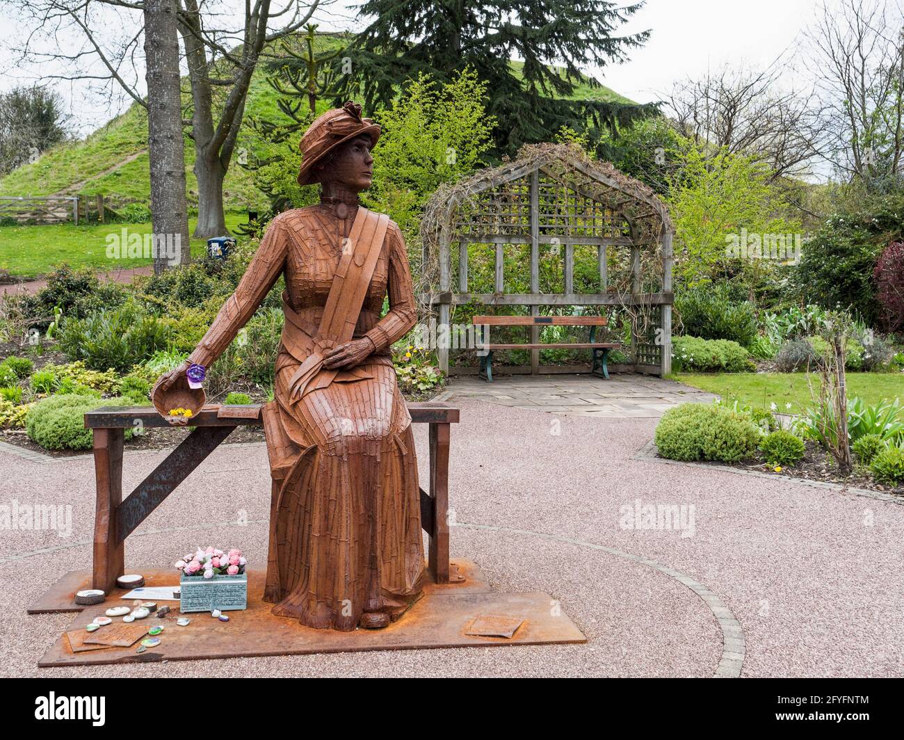 Statue de la suffragette Emily Wilding Davison à Carlisle Park, Morpeth Northumberland, Royaume-Uni. Davison est mort à l'Epson Derby de 1913 après avoir été frappé par G Banque D'Images