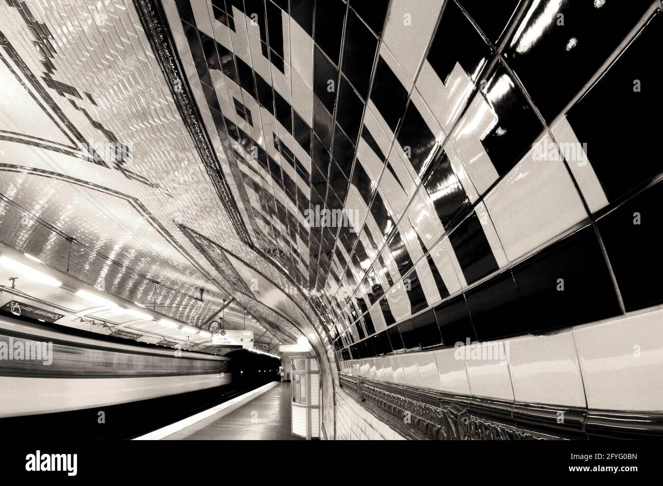 FRANCE. MÉTRO PARIS (75), STATION SEVRE-BABYLONE, RUE DE SÈVRE. LA STATION EST OUVERTE EN 1910. IL PORTE LE NOM DE RUE SÈVRE EST L'ANCIEN CHEMIN, WHIC Banque D'Images