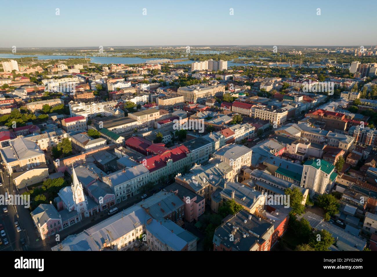 Vue aérienne sur le vieux quartier de la ville européenne, vue de drone sur les rues du centre de la ville Banque D'Images