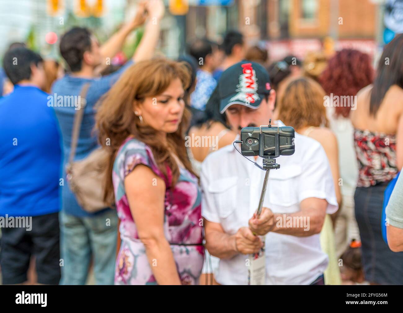 Salsa sur l'avenue Saint clair Ouest, Toronto, Canada. L'année 2015 Banque D'Images