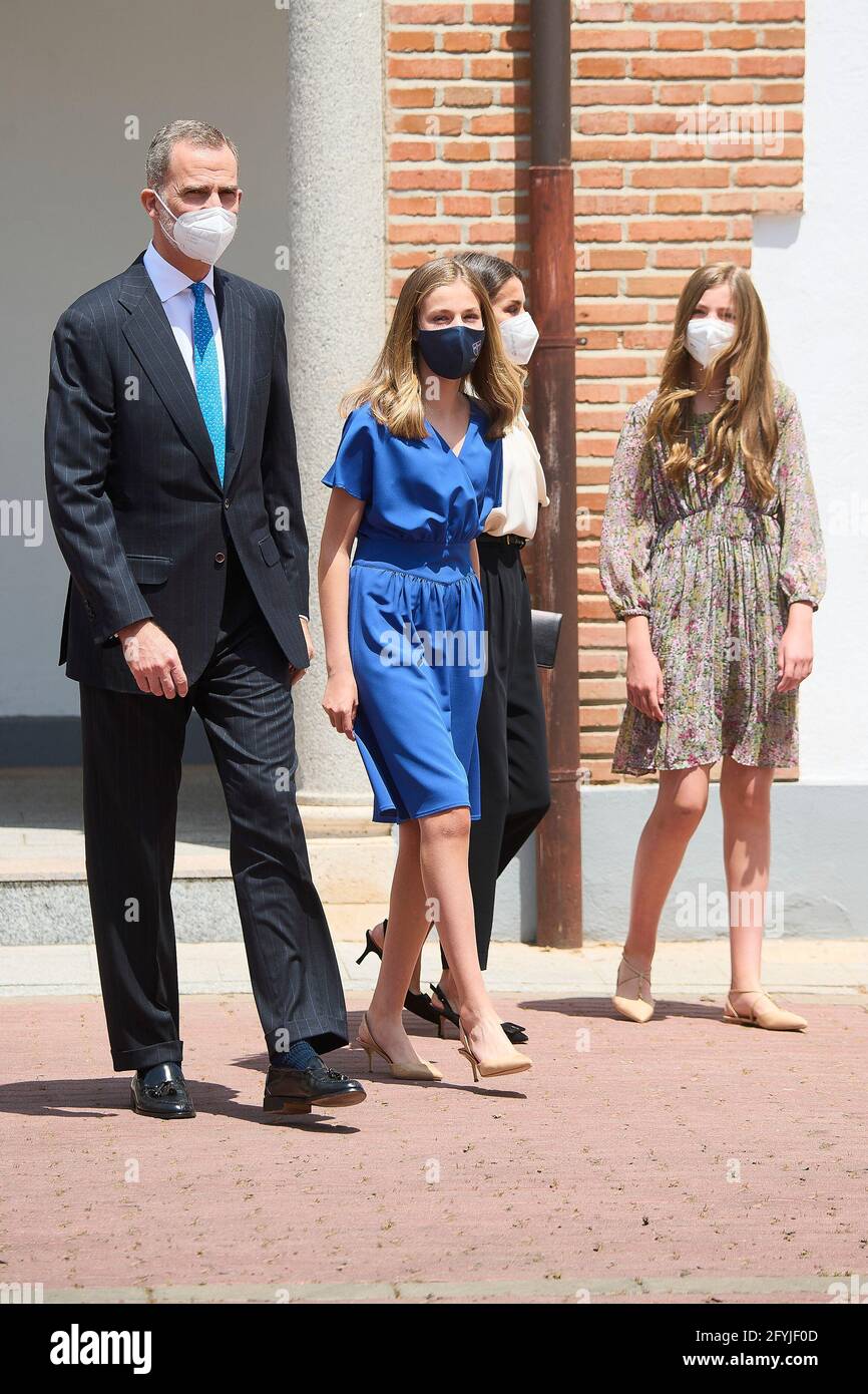 Le roi Felipe VI d'Espagne, la princesse Leonor, la princesse Sofia et la reine Letizia d'Espagne partent après la confirmation de la princesse Leonor à l'église 'Asunción de Nuestra Señora' dans la municipalité d'Aravaca à Madrid. (Photo par Oscar Fuentes / SOPA Images / Sipa USA) Banque D'Images