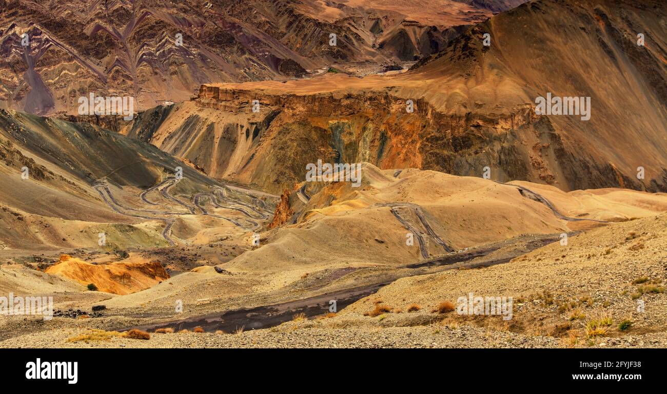 Belle vue aérienne de la lune, panoramique montagne himalayenne fond, Ladakh, Jammu et Cachemire, Inde Banque D'Images