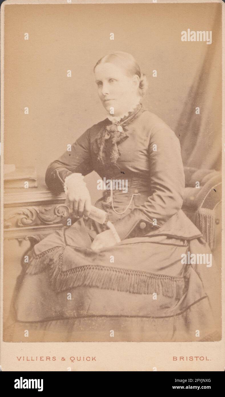 Victorian Bristol CDV (carte de Visite) montrant une dame assise Banque D'Images