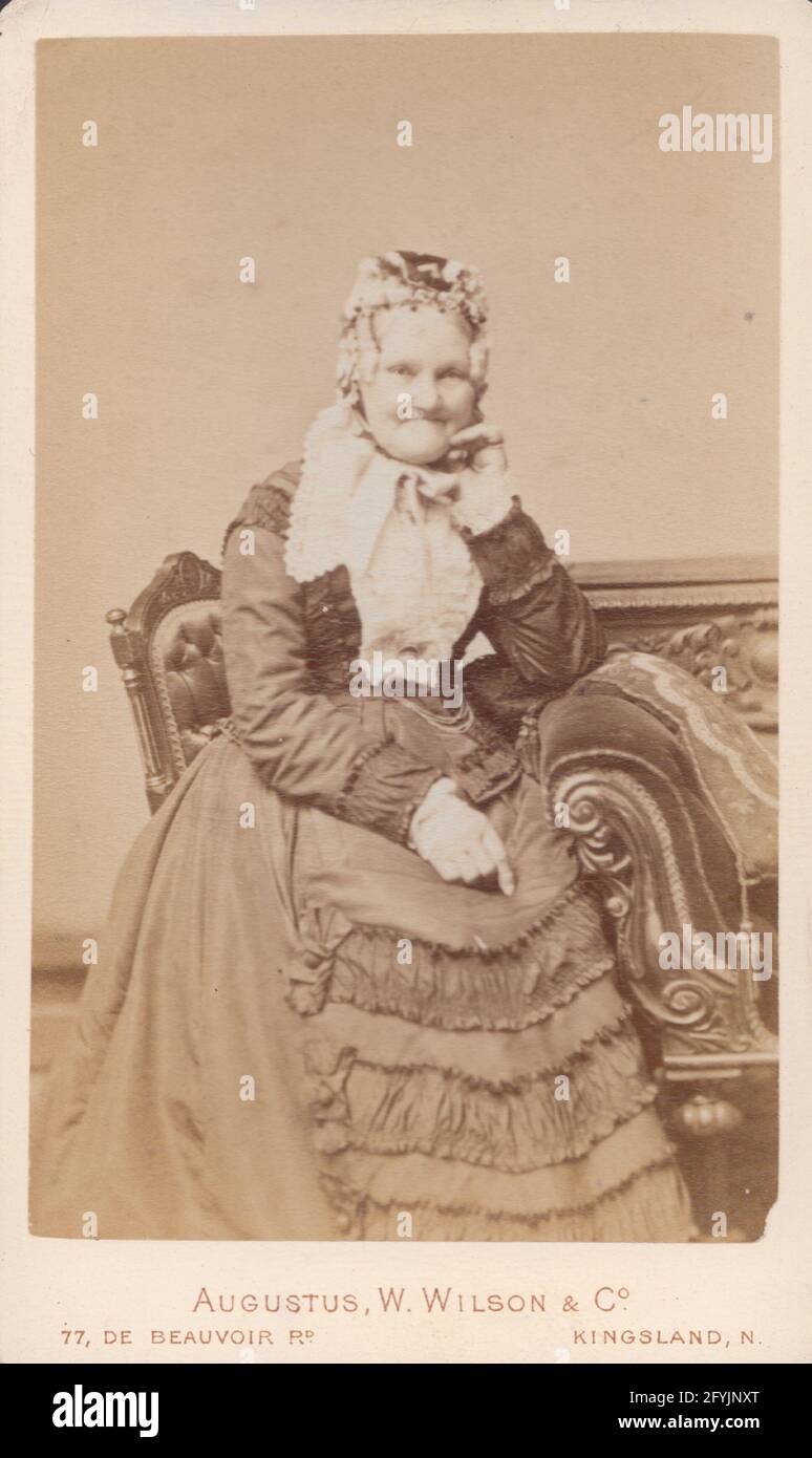 Victorian Kingsland, Londres CDV (carte de Visite) montrant une dame âgée Banque D'Images