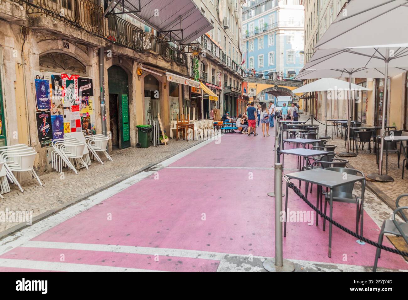 LISBONNE, PORTUGAL - 8 OCTOBRE 2017 : rue rose Rua Nova do Carvalho à Lisbonne, Portugal Banque D'Images