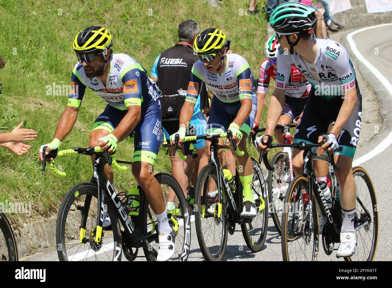 Alpe di Mera, Alpe di Mera (VC), Italie, 28 mai 2021, le premier groupe à la colline d'Alpe Agogna, dans la première position Andrea Pasqualon pendant la phase 19 de Giro d'&#39;Italia 2021 - Abbiategrasso - Alpe di Mera, Giro d'Italia - photo Claudio Benedetto / LM Banque D'Images