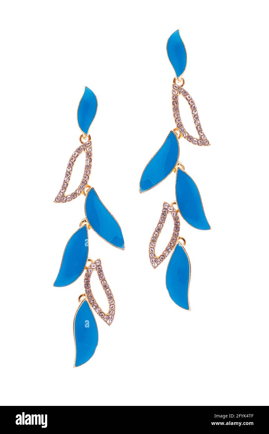 boucles d'oreilles incrustées de pierres précieuses sur fond blanc Banque D'Images