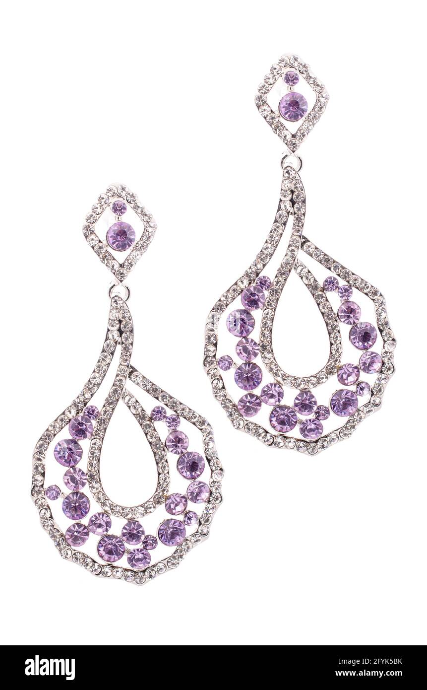 boucles d'oreilles incrustées de pierres précieuses sur fond blanc Banque D'Images