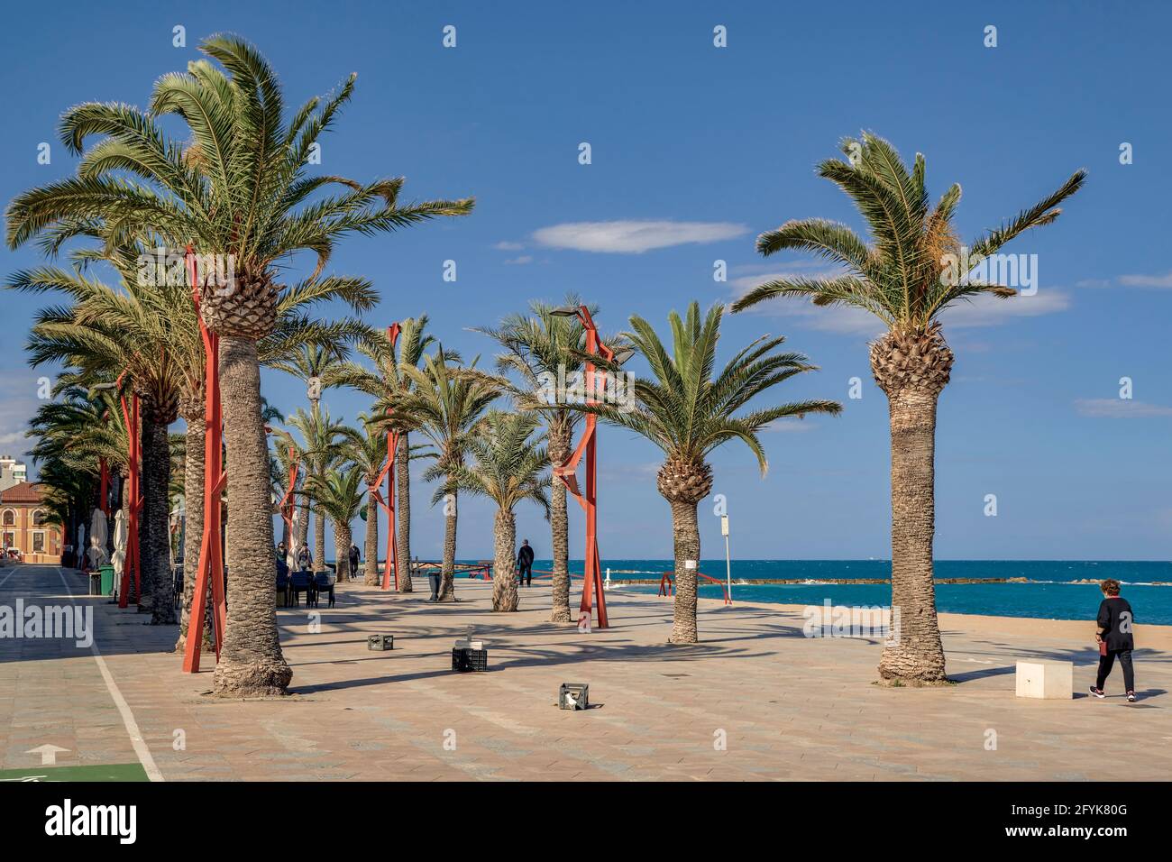 Promenade à Playa del Forti, Vinaros, Costa del Azahar, province de Castellón, Communauté Valencienne, Espagne, Europe Banque D'Images