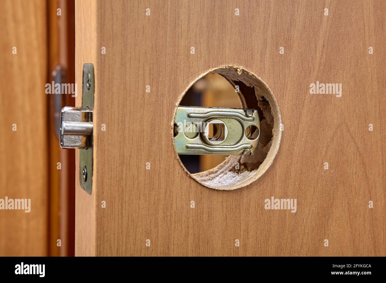 La partie intérieure du mécanisme de serrure de porte est à l'étape de  montage Photo Stock - Alamy