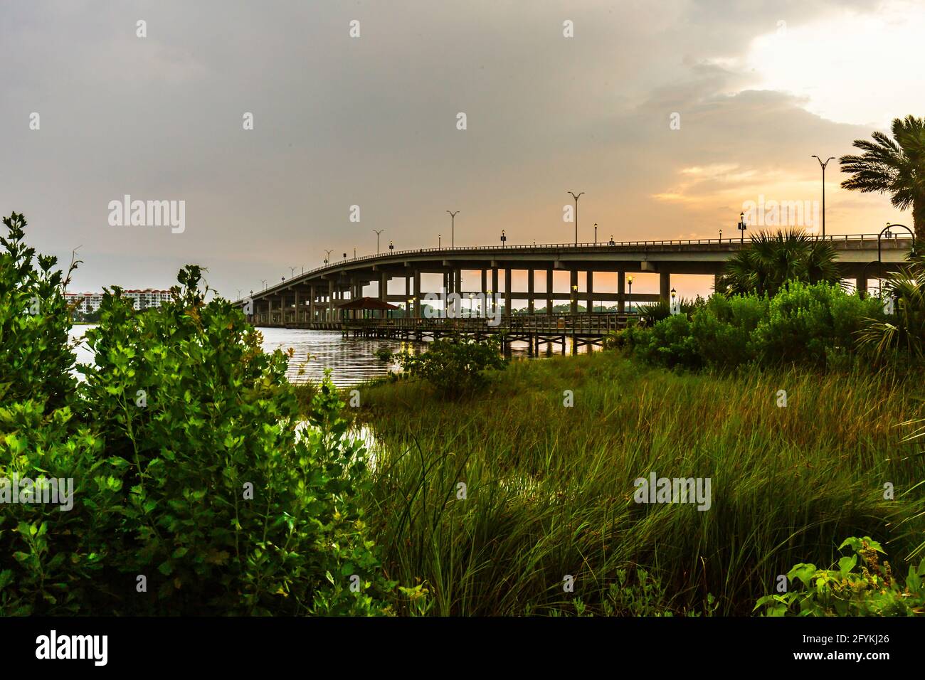 Pont sur la rivière Halifax, voie navigable intercôtière, Ormond Beach, Floride Banque D'Images