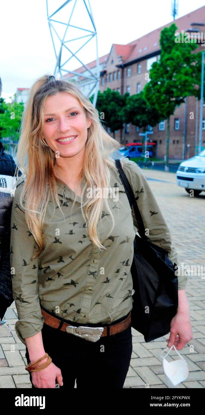 Lisa Schubach Bei Der Ankunft Zur Tv Aufzeichnung Der Talkshow Riverboat Im Studio 3 Der Media City Leipzig Leipzig 28 05 21 Photo Stock Alamy Lisa Schubach Bei Der Ankunft Zur Tv Aufzeichnung Der Talkshow Riverboat Im Studio 3 Der Media City Leipzig Leipzig 28 05 21 Photo Stock Alamy