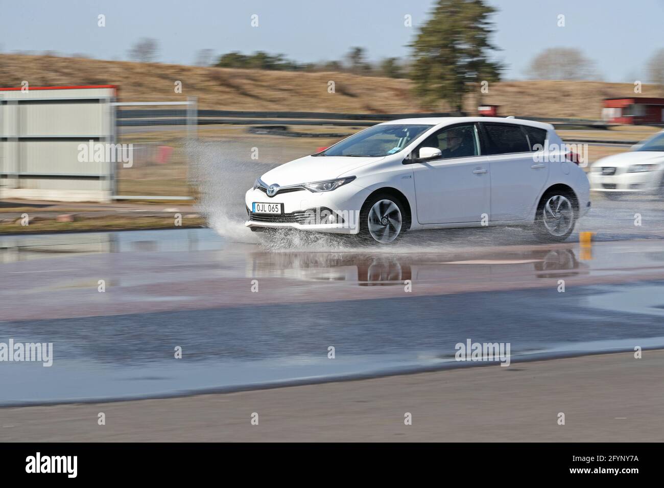 Voiture sur un skidpan. Banque D'Images