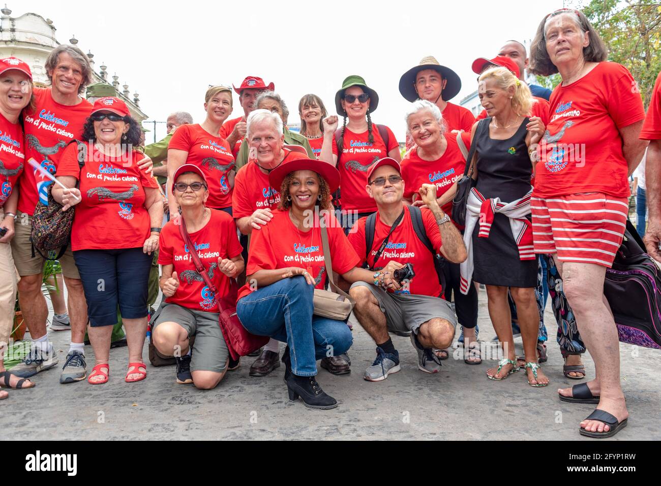 Portrait de groupe des membres de la Brigade de la Croix du Sud (d'Australie). La caravane de la Victoire pour célébrer l'entrée de Fidel Castro à la ville Banque D'Images