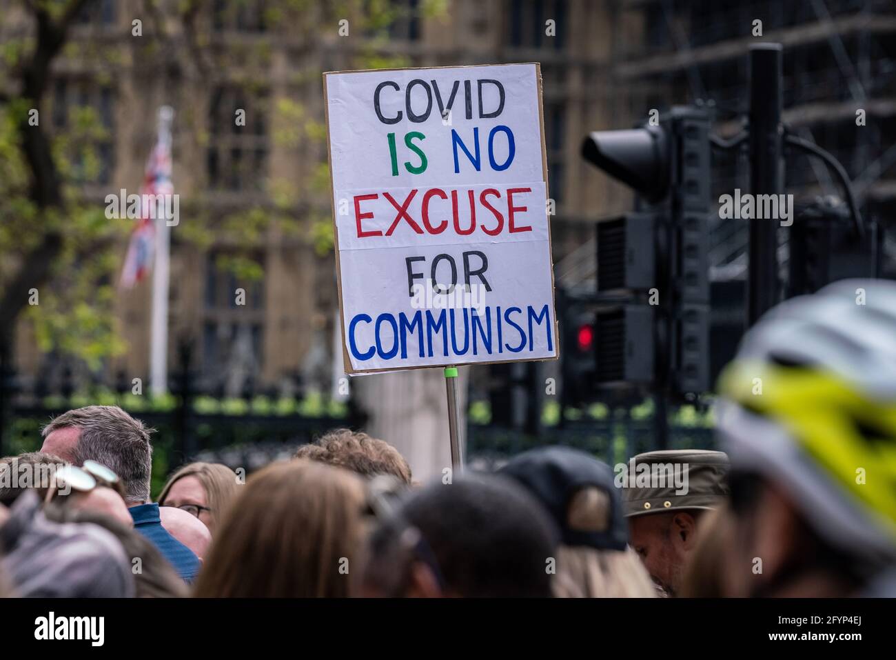 Londres, Royaume-Uni. 29 mai 2021. Tuez la protestation contre le projet de loi : des milliers de manifestants issus de diverses organisations militantes défilent jusqu'à Westminster pour manifester contre un projet de loi de police qui pourrait voir l'introduction d'un projet de loi sur le crime imposant de sévères restrictions au droit de manifester. Credit: Guy Corbishley/Alamy Live News Banque D'Images