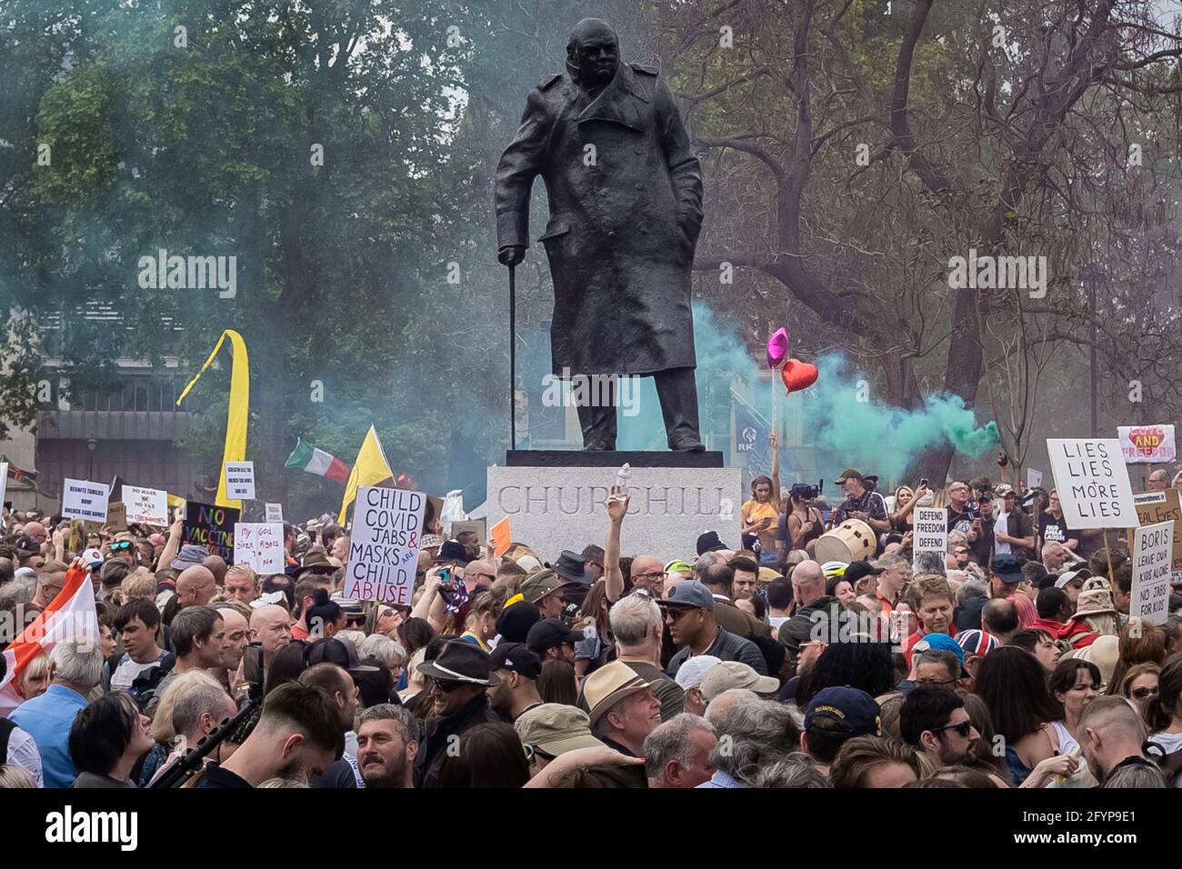 Londres, Royaume-Uni. 29 mai 2021. Tuez la protestation contre le projet de loi : des milliers de manifestants issus de diverses organisations militantes défilent jusqu'à Westminster pour manifester contre un projet de loi de police qui pourrait voir l'introduction d'un projet de loi sur le crime imposant de sévères restrictions au droit de manifester. Credit: Guy Corbishley/Alamy Live News Banque D'Images