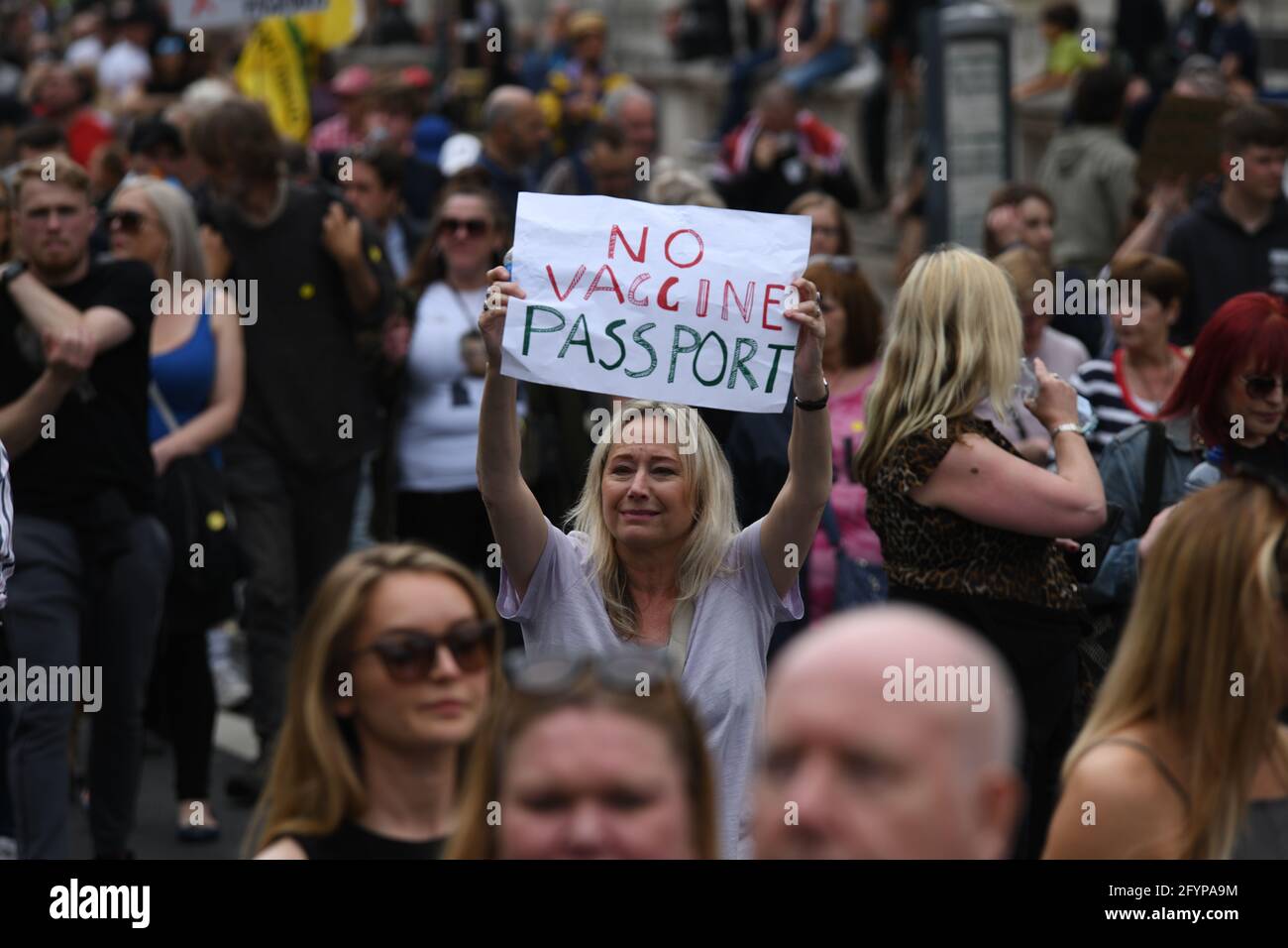 Londres, Royaume-Uni. 29 mai 2021. UNITE for Freedom no COVID passeports manifestants tenant des bannières mars for Freedom Against Vaccine passeports à Londres, le 29 mai 2021. Crédit : Picture Capital/Alamy Live News Banque D'Images