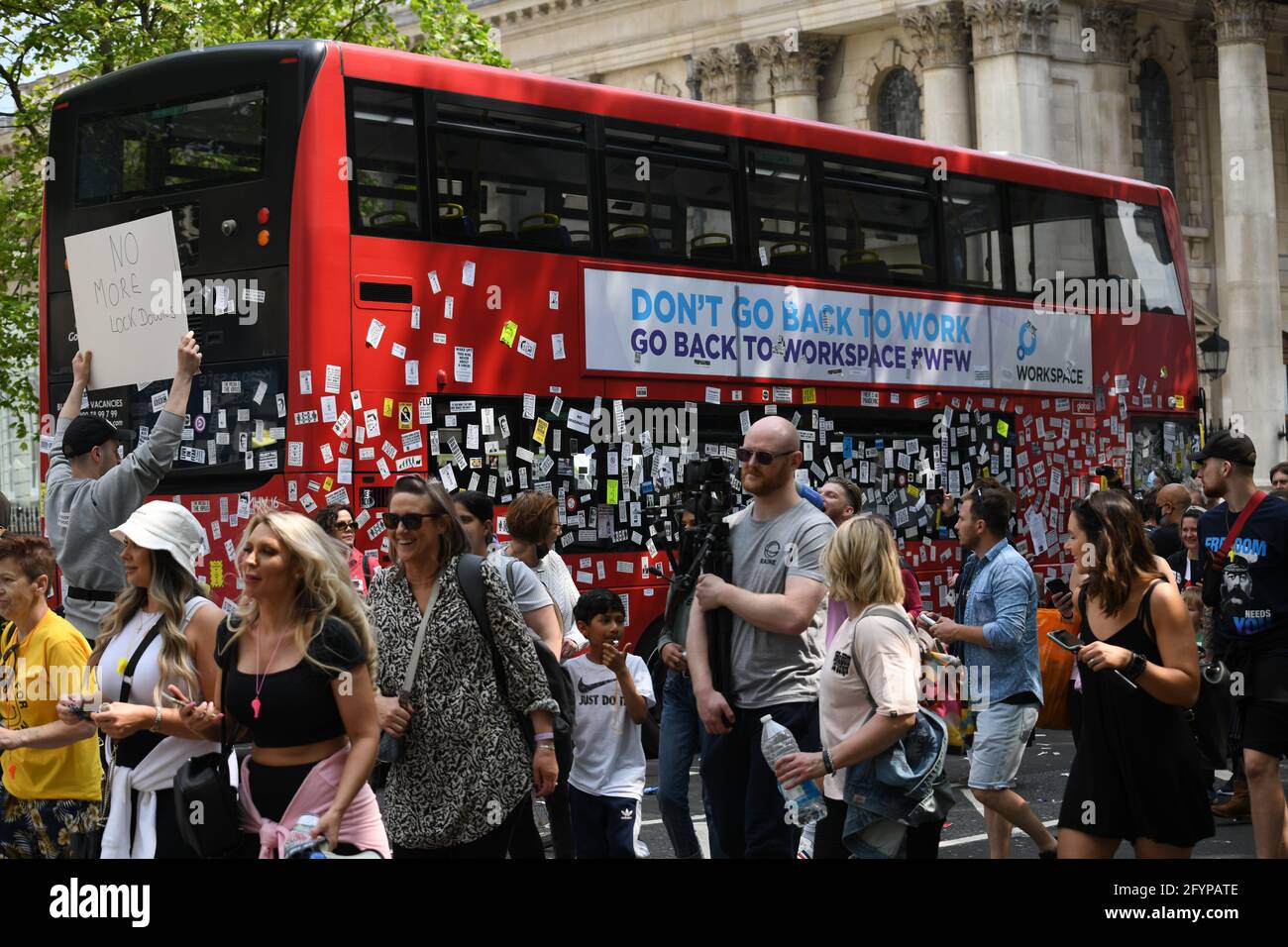 Londres, Royaume-Uni. 29 mai 2021. UNITE for Freedom no COVID passeports manifestants tenant des bannières mars for Freedom Against Vaccine passeports à Londres, le 29 mai 2021. Crédit : Picture Capital/Alamy Live News Banque D'Images
