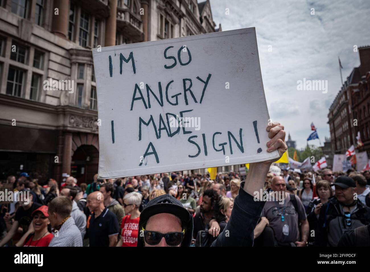 Londres, Royaume-Uni. 29 mai 2021. Tuez la protestation contre le projet de loi : des milliers de manifestants issus de diverses organisations militantes défilent jusqu'à Westminster pour manifester contre un projet de loi de police qui pourrait voir l'introduction d'un projet de loi sur le crime imposant de sévères restrictions au droit de manifester. Credit: Guy Corbishley/Alamy Live News Banque D'Images