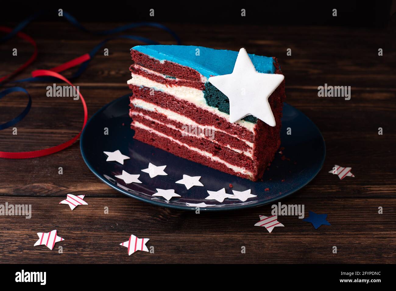 Fete De L Independance Gateau Aux Couleurs Du Drapeau Americain Sur Fond De Bois Fonce Concept Du 4 Juillet Gros Plan Photo Stock Alamy Fete De L Independance Gateau Aux Couleurs Du Drapeau Americain Sur Fond De Bois Fonce Concept Du 4 Juillet Gros Plan Photo Stock Alamy