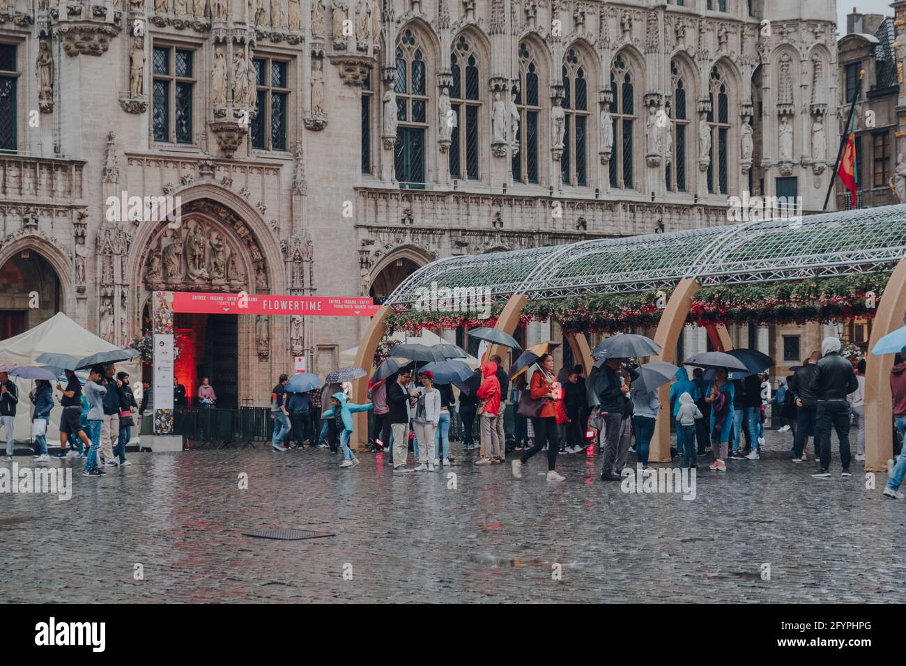 Bruxelles, Belgique - 17 août 2019 : les gens à l'entrée de Flowertime, un événement international de transformation de plantes et de fleurs biannuel Banque D'Images