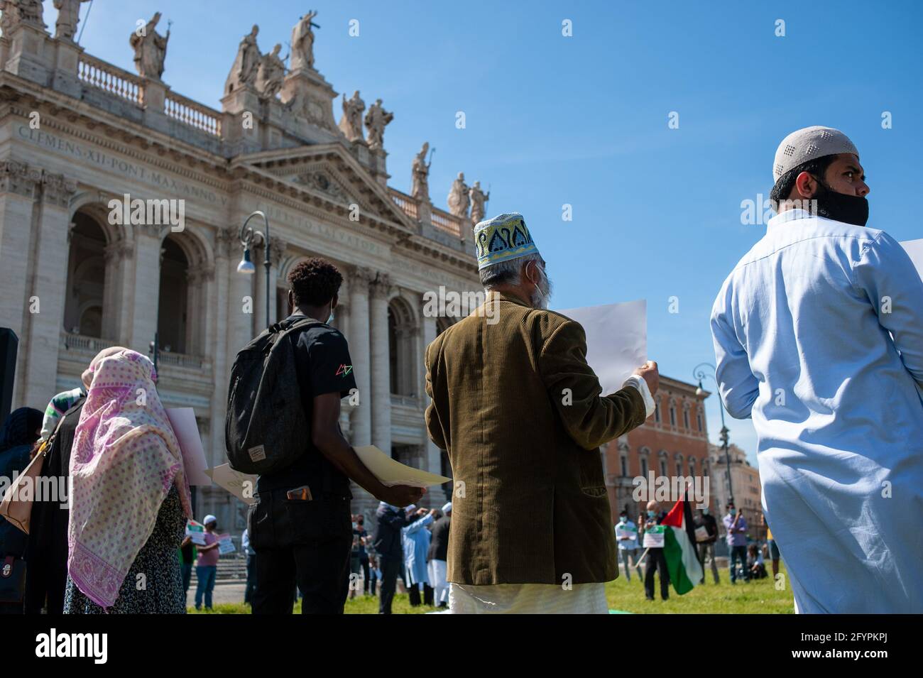 Rome, Italie 28/05/2021: Manifestation de la communauté musulmane en solidarité avec le peuple palestinien. Piazza San Giovanni. © Andrea Sabbadini Banque D'Images