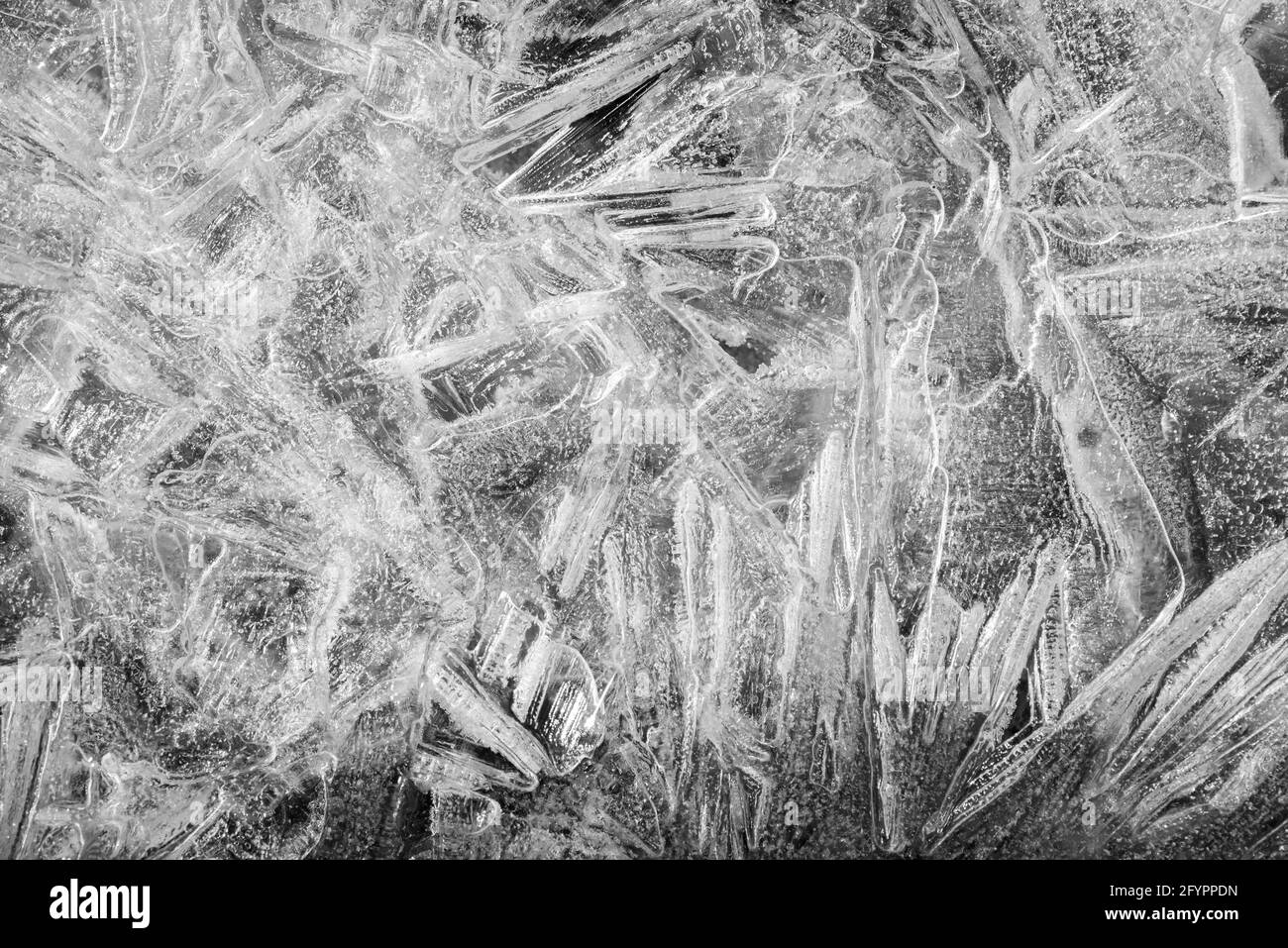 Cristaux de glace. Cristaux de glace dans des motifs géométriques. Texture de cristal de glace, arrière-plan Banque D'Images