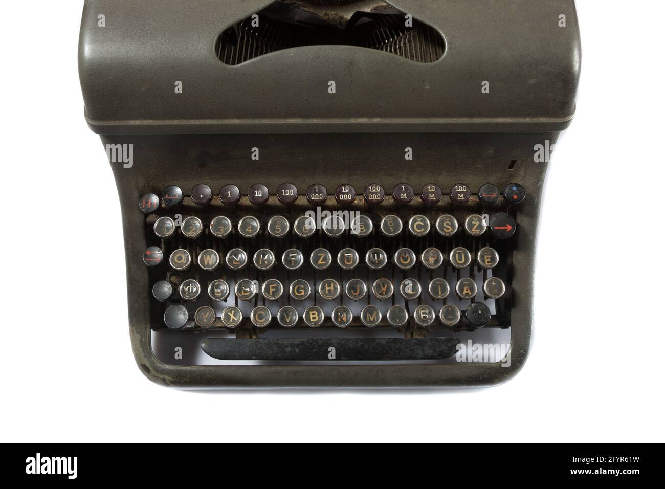 Vieille machine à écrire sur blanc Banque D'Images