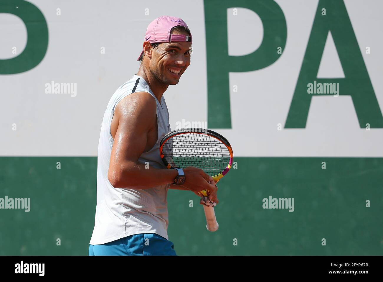 Paris, France. 29 mai 2021. Rafael Nadal d'Espagne pratiquant pendant  l'Open de France 2021, un tournoi de tennis Grand Chelem au stade Roland- Garros le 29 mai 2021 au stade Roland-Garros à Paris,