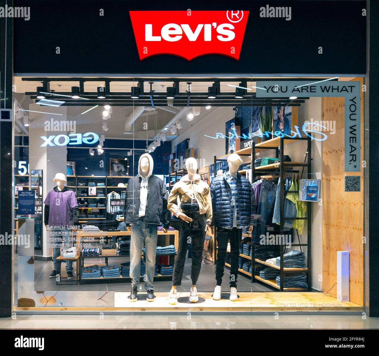 Vitrine de Levis. Levi Strauss & Co, fabricant américain de jeans et vêtements, depuis 1853 Banque D'Images