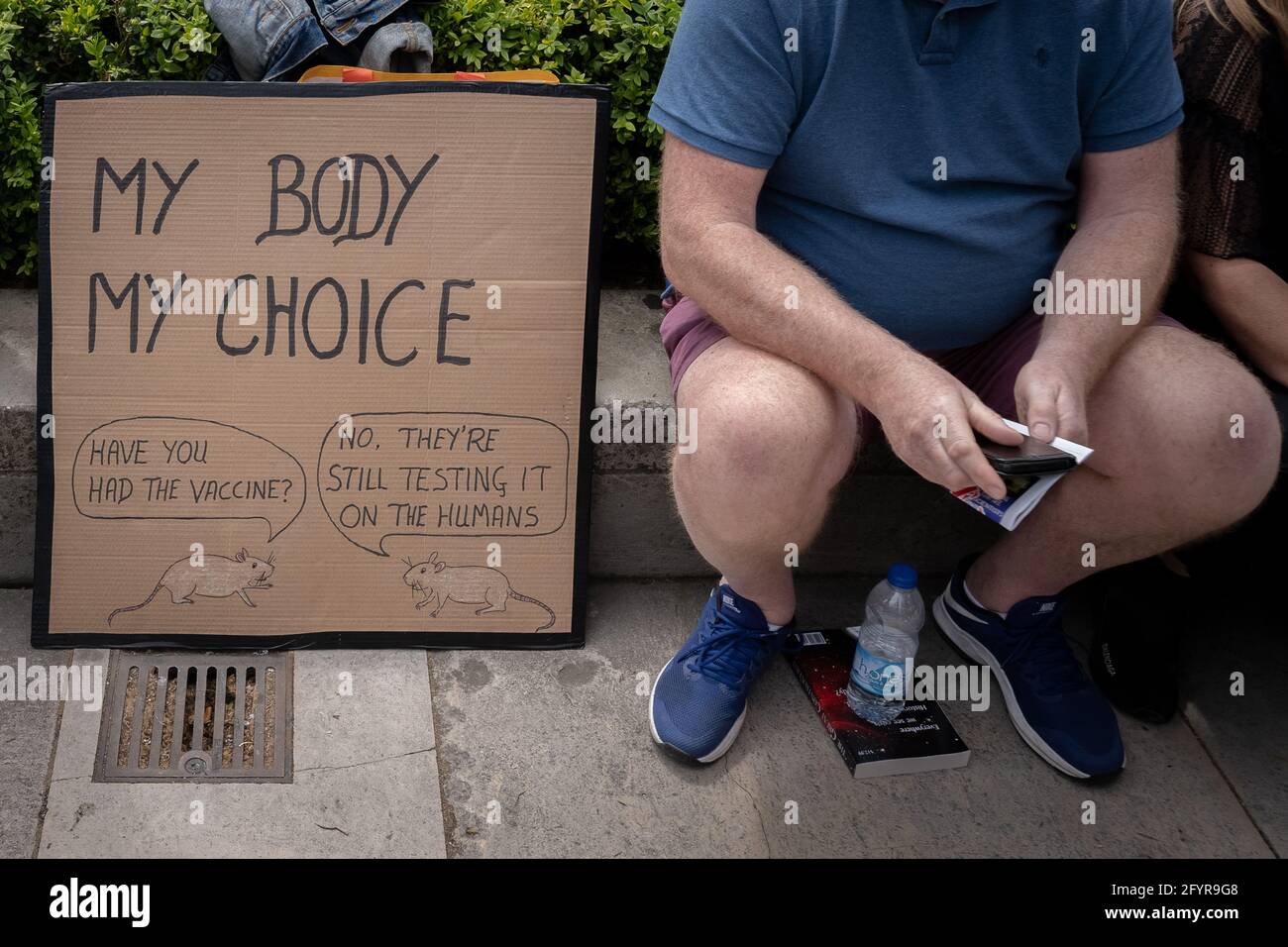 Londres, Royaume-Uni. 29 mai 2021. Tuez la protestation contre le projet de loi : des milliers de manifestants issus de diverses organisations militantes défilent jusqu'à Westminster pour manifester contre un projet de loi de police qui pourrait voir l'introduction d'un projet de loi sur le crime imposant de sévères restrictions au droit de manifester. Credit: Guy Corbishley/Alamy Live News Banque D'Images