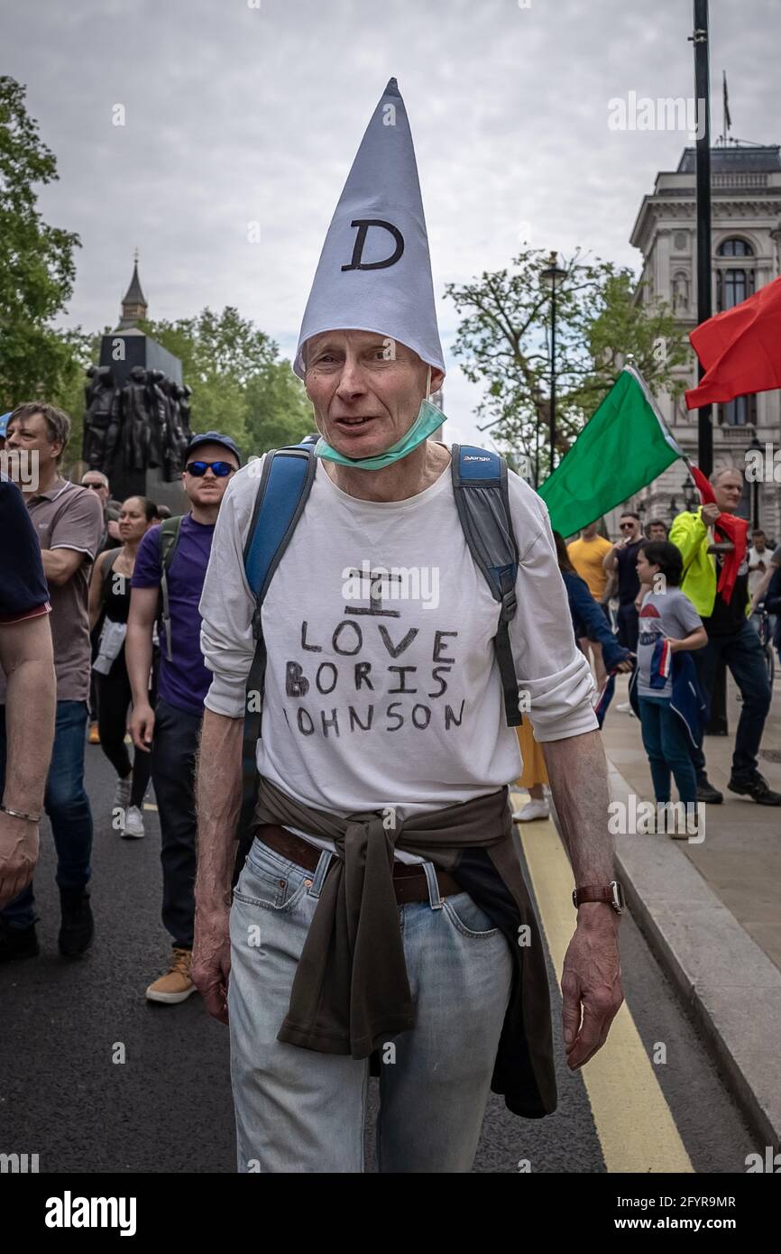 Londres, Royaume-Uni. 29 mai 2021. Tuez la protestation contre le projet de loi : des milliers de manifestants issus de diverses organisations militantes défilent jusqu'à Westminster pour manifester contre un projet de loi de police qui pourrait voir l'introduction d'un projet de loi sur le crime imposant de sévères restrictions au droit de manifester. Credit: Guy Corbishley/Alamy Live News Banque D'Images