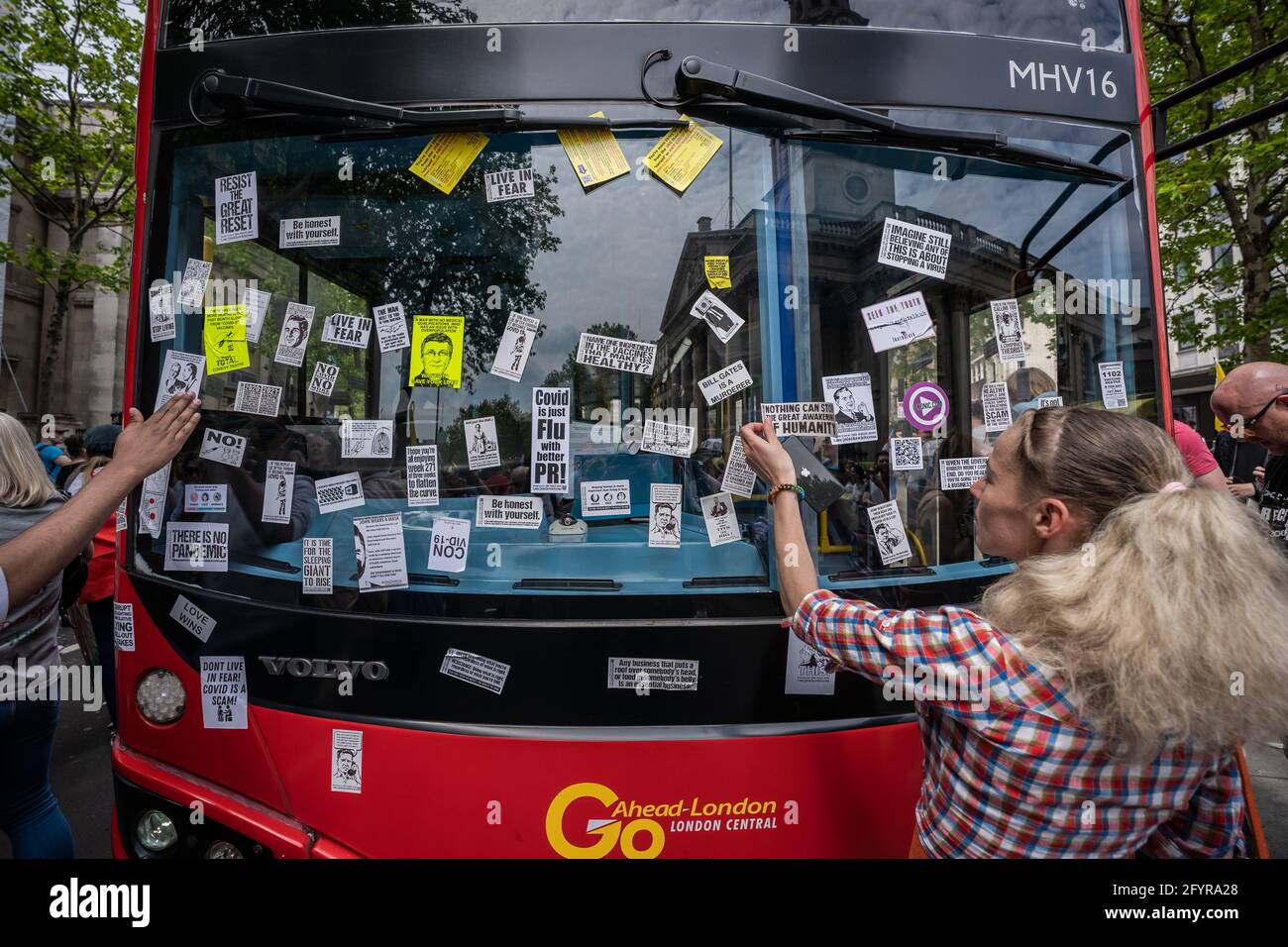 Londres, Royaume-Uni. 29 mai 2021. Tuez la protestation contre le projet de loi : des milliers de manifestants issus de diverses organisations militantes défilent jusqu'à Westminster pour manifester contre un projet de loi de police qui pourrait voir l'introduction d'un projet de loi sur le crime imposant de sévères restrictions au droit de manifester. Credit: Guy Corbishley/Alamy Live News Banque D'Images