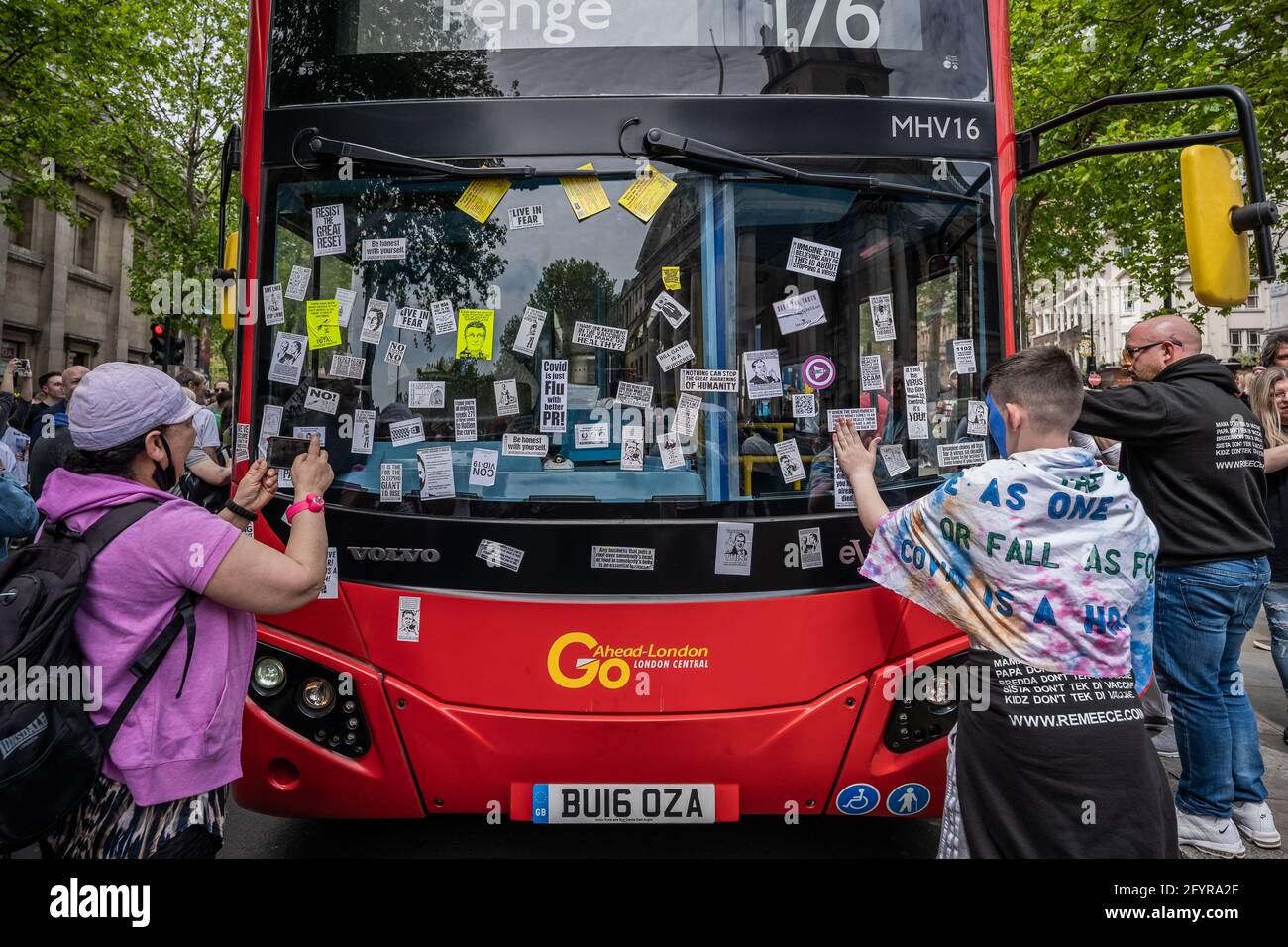 Londres, Royaume-Uni. 29 mai 2021. Tuez la protestation contre le projet de loi : des milliers de manifestants issus de diverses organisations militantes défilent jusqu'à Westminster pour manifester contre un projet de loi de police qui pourrait voir l'introduction d'un projet de loi sur le crime imposant de sévères restrictions au droit de manifester. Credit: Guy Corbishley/Alamy Live News Banque D'Images