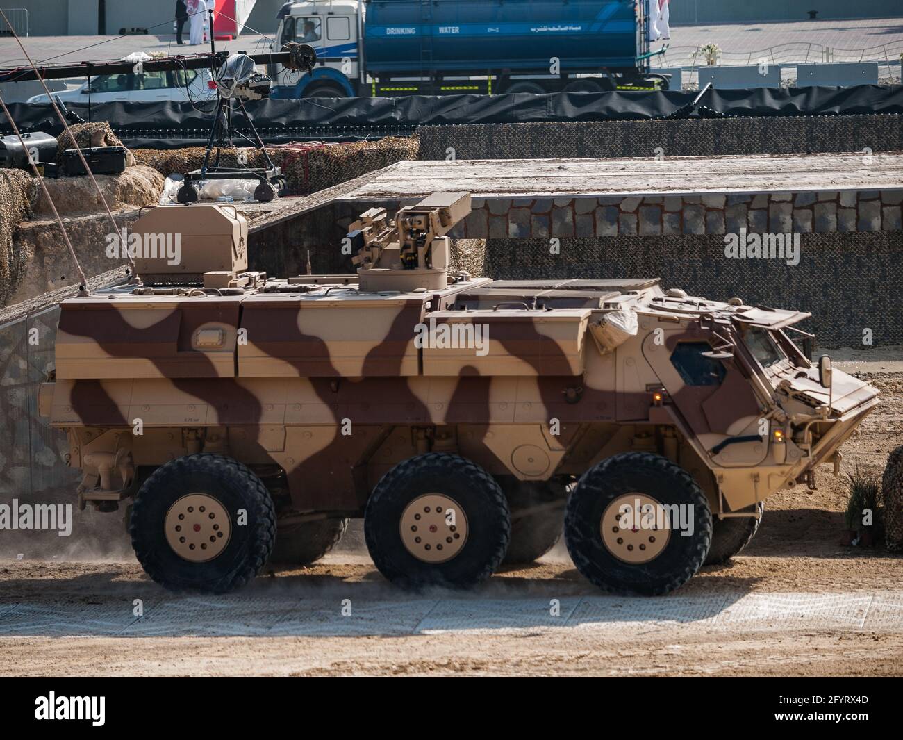 Abu Dhabi, Émirats Arabes Unis - février 20h2013 : Rheinmetall Landsysteme Fuchs 2 (6 × 6) véhicule NBC RS (nucléaire, biologique et chimique) à IDEX 2013 Banque D'Images