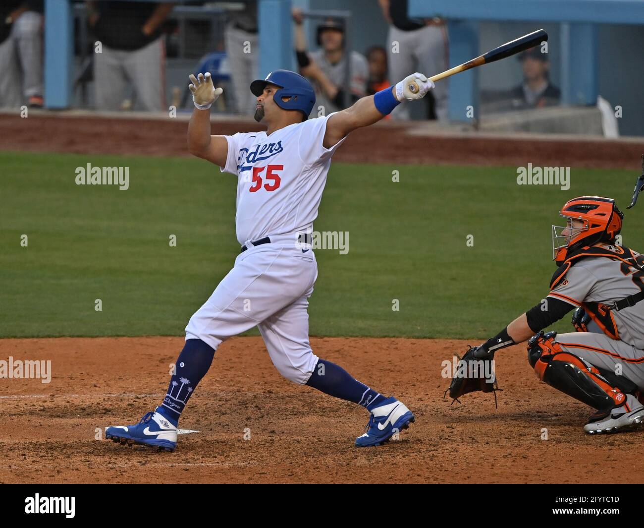 Los Angeels, États-Unis. 30 mai 2021. Albert Pujols, le premier bassiste des Dodgers de Los Angeles, a frappé un homer à deux reprises au cours du huitième repas au départ de Jose Alvarez, le relieur des Giants de San Francisco. Les Dodgers ont perdu 11-6 au profit des Giants, tombant à la troisième place dans l'Ouest de la Terre-Neuve-et-Labrador. Photo de Jim Ruymen/UPI crédit: UPI/Alay Live News Banque D'Images