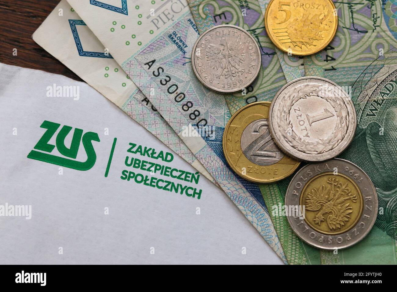 Lettre de ZUS (Zaklad Ubezpieczen Spolecznych) - Société nationale d'assurance sociale polonaise et de l'argent polonais Banque D'Images