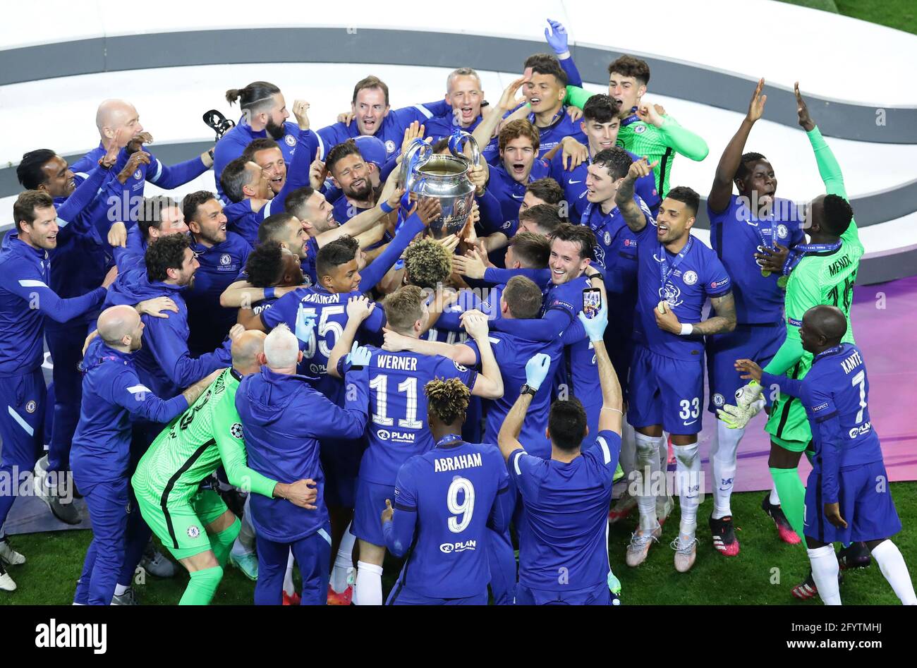 Porto, Portugal, le 29 mai 2021. Les joueurs de Chelsea célèbrent avec le trophée lors du match de la Ligue des champions de l'UEFA à l'Estadio do Dragao, Porto. Le crédit photo devrait se lire: David Klein / Sportimage Banque D'Images