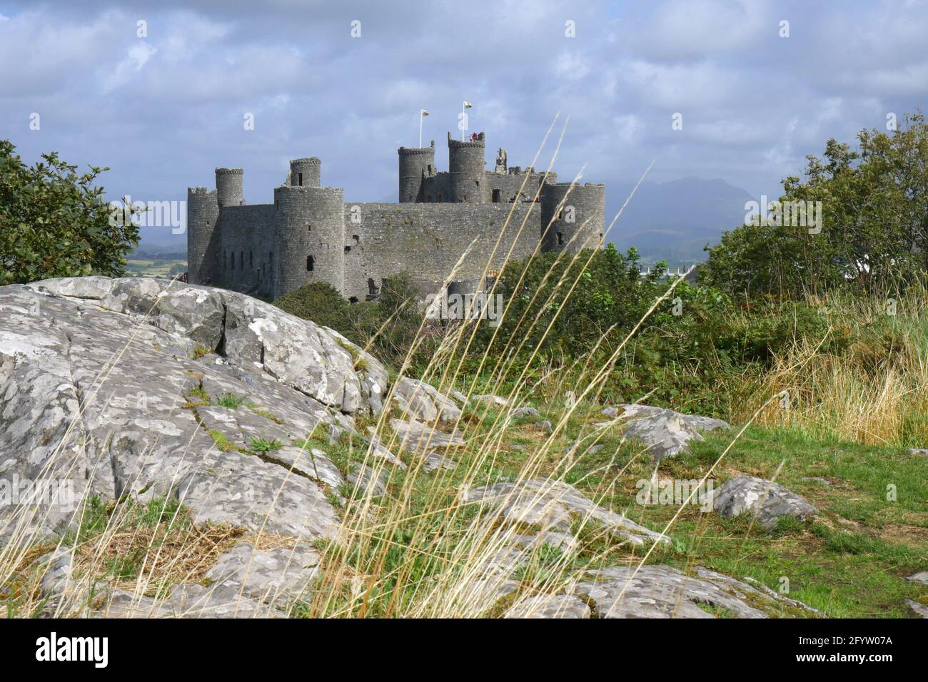 Château de Harlech et Croix Banque D'Images