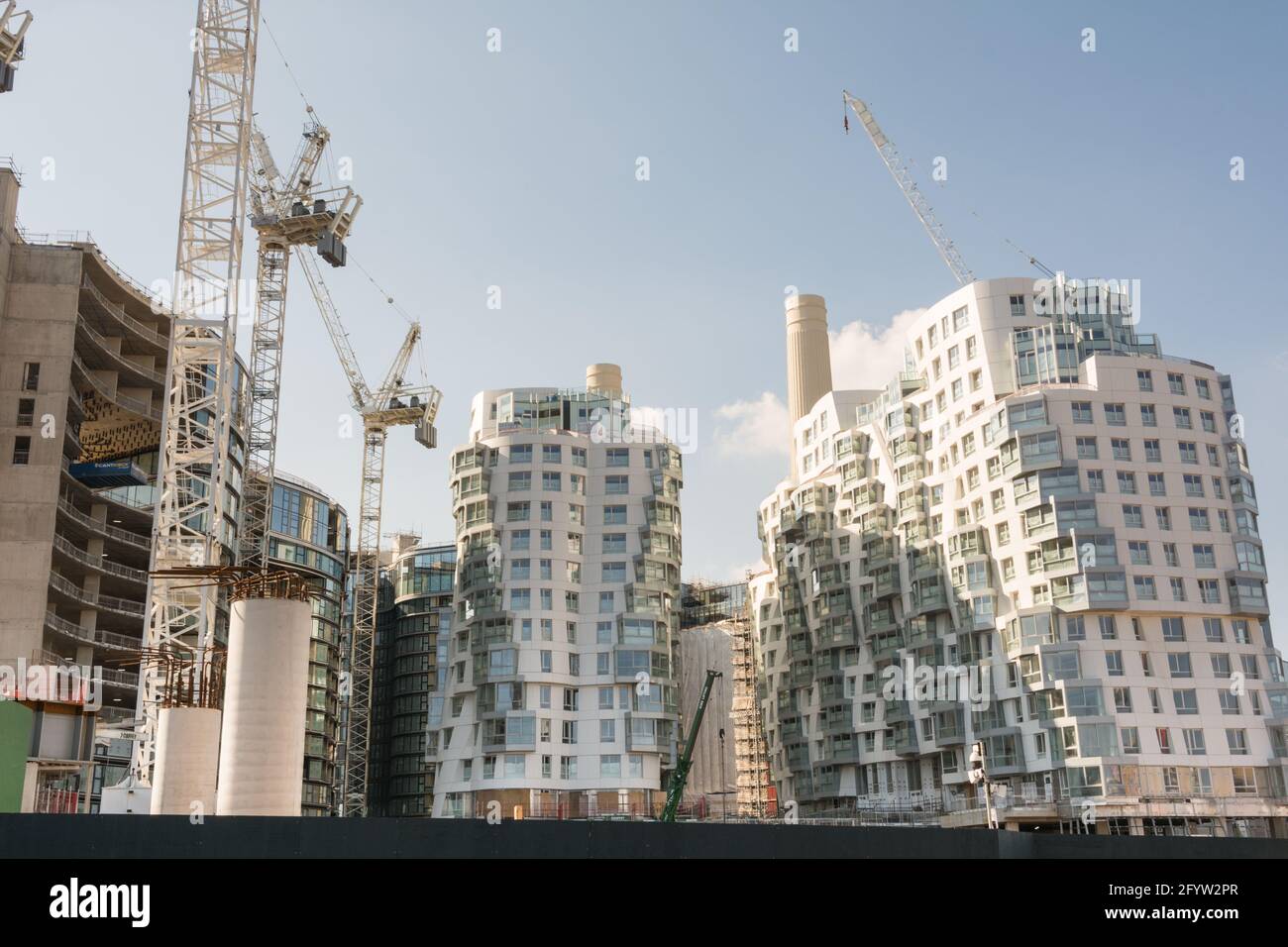 Nouveaux complexes immobiliers entourant le réaménagement de la Battersea Power Station, Londres, Angleterre, Royaume-Uni Banque D'Images