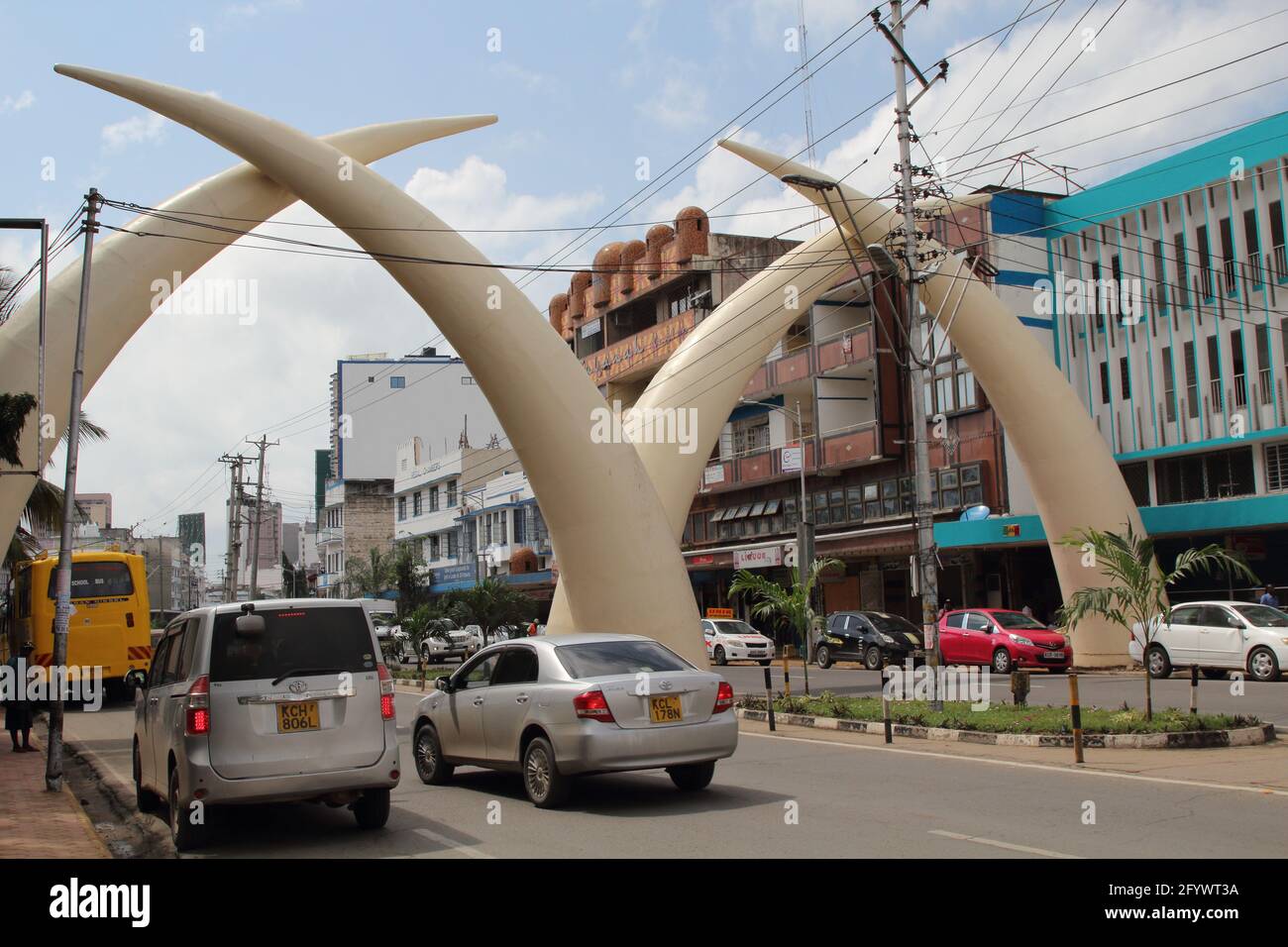 KENYA, MOMBASA - 13 AOÛT 2018 ; défenses sur l'avenue moi Banque D'Images