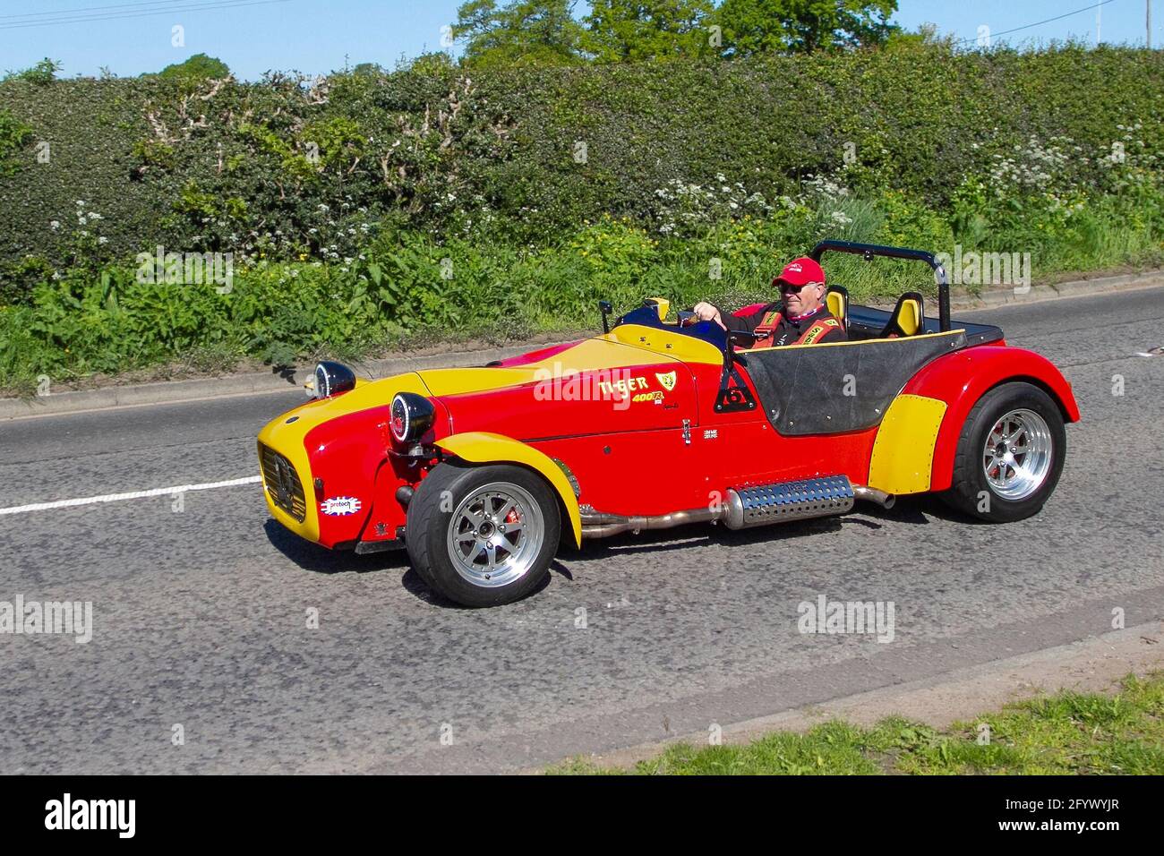 1994 90s Tiger Super six kit car; raffic, véhicules en mouvement, voitures, conduite de véhicule, routes britanniques, Moteurs, moteur, en route vers l'événement automobile classique de Capesthorne Hall, Royaume-Uni Banque D'Images